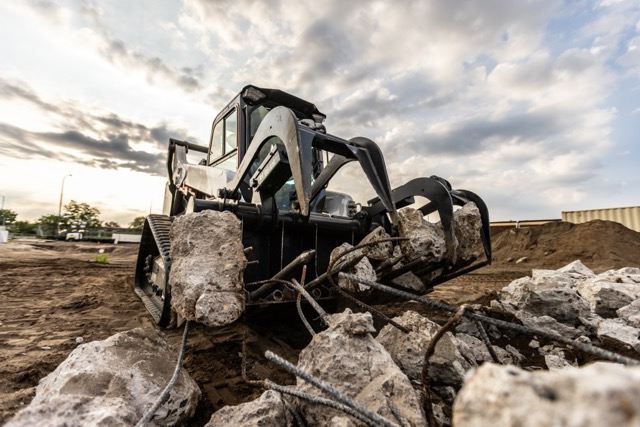 bobcat t76 platinum industrial grapple je7a8653 083023 Medium